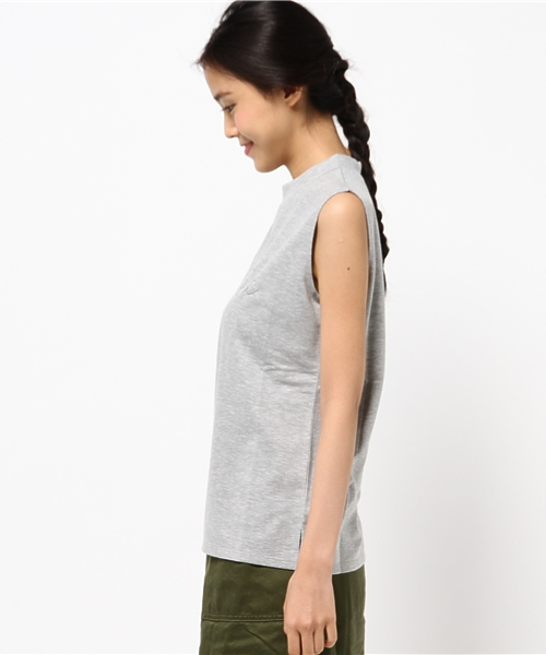 ikka(イッカ)の「ハイネック刺繍ロゴノースリーブプルオーバー(Tシャツ/カットソー・レディース・グレー/ネイビー/ピンク・MEDIUM/LARGE)」の5枚目の写真