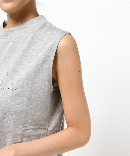 ikka(イッカ)の「ハイネック刺繍ロゴノースリーブプルオーバー(Tシャツ/カットソー・レディース・グレー/ネイビー/ピンク・MEDIUM/LARGE)」の9枚目の写真