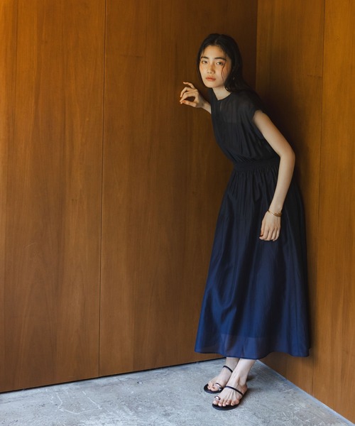 NANO universe（ナノユニバース）の「シアーサテンウエストシャーリングワンピース（ワンピース・レディース・ネイビー/ブルー/イエロー・S/M）」の4枚目の写真