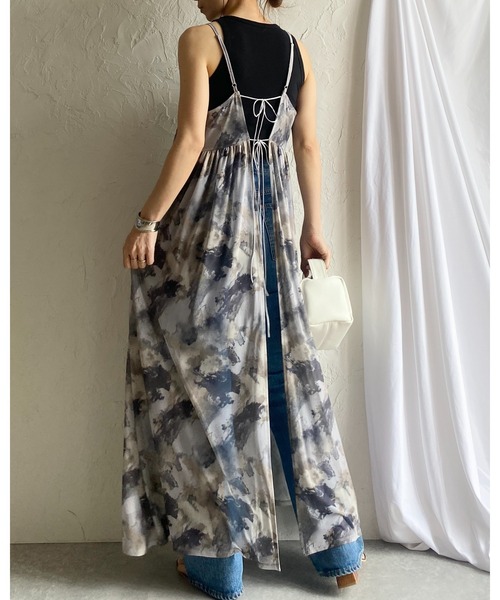 She's Closet（シーズクローゼット）の「【低身長向けサイズあり】ぼかしプリントニュアンス柄リボン2WAYメッシュロングチュールキャミワンピース（ワンピース・レディース・チャコールグレー/アイボリー・SHORT/FREE）」の5枚目の写真
