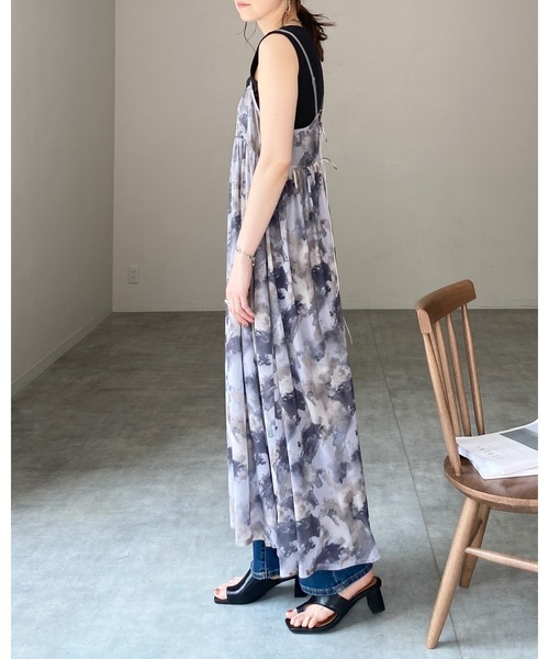 She's Closet（シーズクローゼット）の「【低身長向けサイズあり】ぼかしプリントニュアンス柄リボン2WAYメッシュロングチュールキャミワンピース（ワンピース・レディース・チャコールグレー/アイボリー・SHORT/FREE）」の15枚目の写真