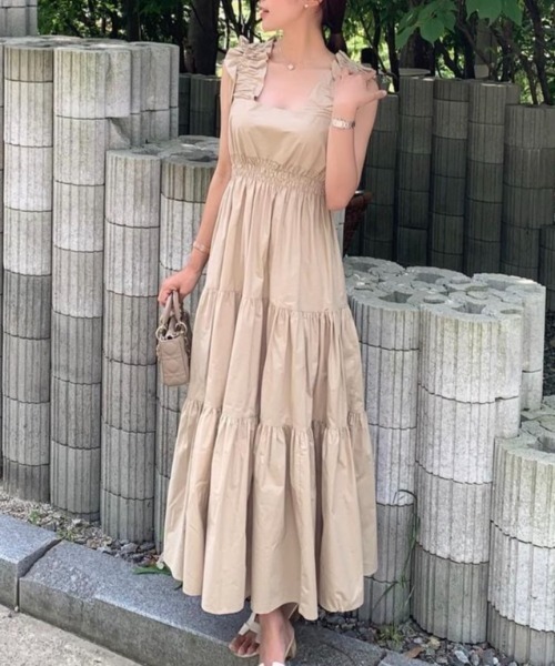 ECLIN(エクラン)の「ショルフリルティアードマキシワンピース(ワンピース・レディース・ブラック/ベージュ/ホワイト・M/L/XL)」の6枚目の写真
