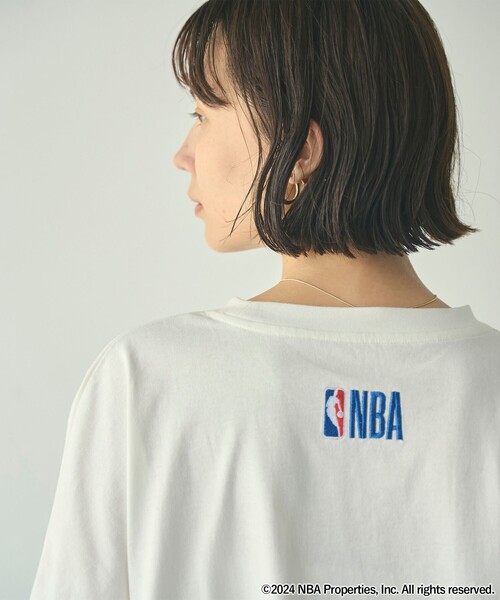 NBA（エヌビーエー）の「NBA別注ロゴアソートビッグTシャツ（Tシャツ/カットソー・レディース・ダークグレー/オフホワイト・FREE）」の3枚目の写真