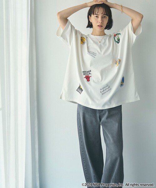 NBA（エヌビーエー）の「NBA別注ロゴアソートビッグTシャツ（Tシャツ/カットソー・レディース・ダークグレー/オフホワイト・FREE）」の7枚目の写真