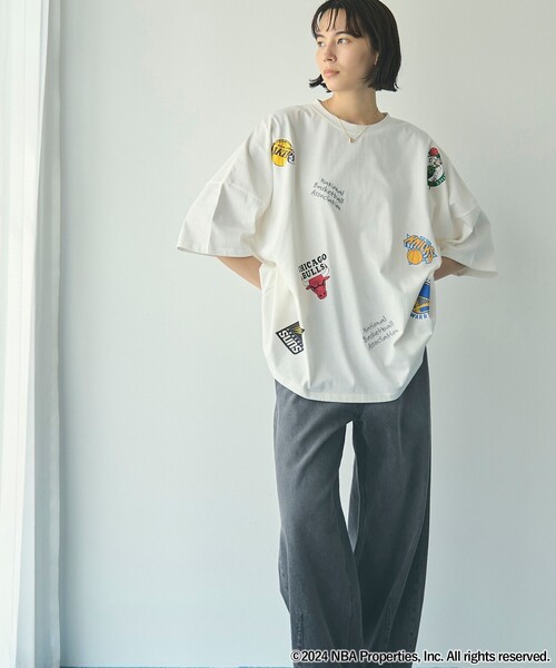 NBA（エヌビーエー）の「NBA別注ロゴアソートビッグTシャツ（Tシャツ/カットソー・レディース・ダークグレー/オフホワイト・FREE）」の8枚目の写真