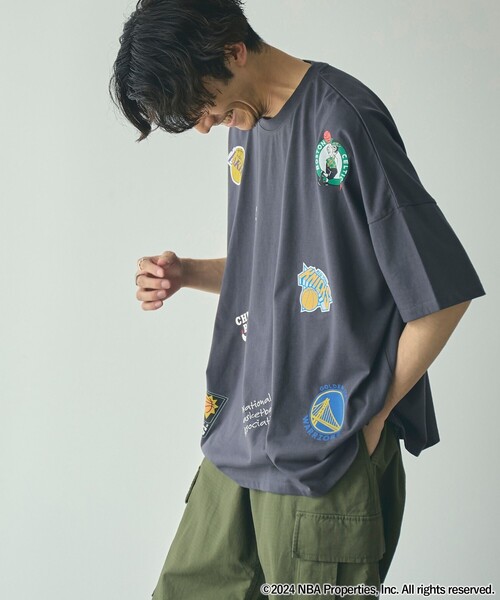 NBA（エヌビーエー）の「NBA別注ロゴアソートビッグTシャツ（Tシャツ/カットソー・レディース・ダークグレー/オフホワイト・FREE）」の10枚目の写真