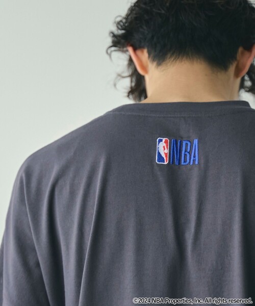 NBA（エヌビーエー）の「NBA別注ロゴアソートビッグTシャツ（Tシャツ/カットソー・レディース・ダークグレー/オフホワイト・FREE）」の12枚目の写真