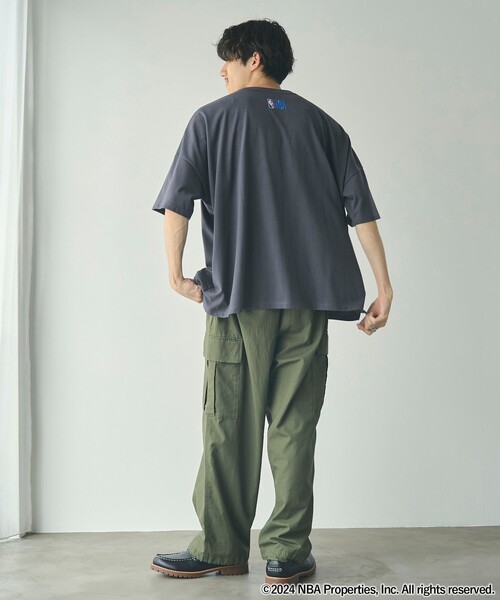 NBA（エヌビーエー）の「NBA別注ロゴアソートビッグTシャツ（Tシャツ/カットソー・レディース・ダークグレー/オフホワイト・FREE）」の14枚目の写真