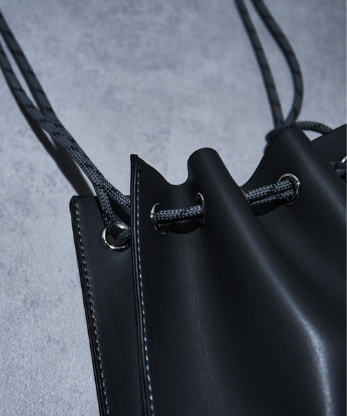 MAISON CLUB（メゾンクラブ）の「【MAISON CLUB】SPECIAL new drawstring bag　ドローストリングバッグ　巾着ショルダー（ショルダーバッグ・メンズ・ブラック系1/ブラック系その他2/グレー・FREE）」の7枚目の写真