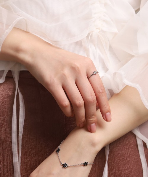 LHME（エルエイチエムイー）の「【WEB限定】“Moment”プチフラワーリング/サージカルステンレス（金属アレルギー対応）【LHME / エルエイチエムイー】（リング・レディース・ゴールド/シルバー・11号/2号/3号/13号）」の16枚目の写真