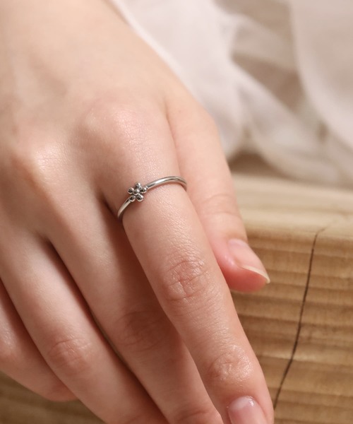 LHME（エルエイチエムイー）の「【WEB限定】“Moment”プチフラワーリング/サージカルステンレス（金属アレルギー対応）【LHME / エルエイチエムイー】（リング・レディース・ゴールド/シルバー・11号/2号/3号/13号）」の21枚目の写真