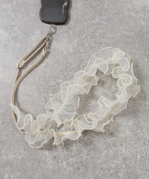 LEPSIM(レプシィム)の「チュールフリルスマホストラップ 137913(スマホグッズ・レディース・グレー/アイボリー/ブラック・ONE SIZE)」の2枚目の写真
