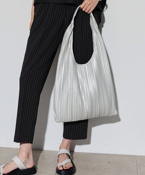 GALLEST(ギャレスト)の「◆ワンハンドルプリーツトート(トートバッグ・レディース・ブラック/シルバー・00)」の1枚目の写真