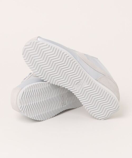 NIKE(ナイキ)の「NIKE WMNS CORTEZ FV5420-001(スニーカー・レディース・シルバー・23㎝/23.5㎝/24㎝/24.5㎝/25㎝)」の9枚目の写真