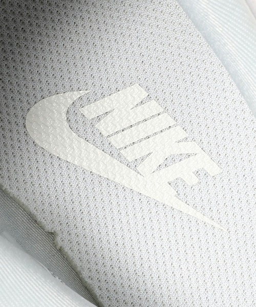 NIKE(ナイキ)の「NIKE WMNS CORTEZ FV5420-001(スニーカー・レディース・シルバー・23㎝/23.5㎝/24㎝/24.5㎝/25㎝)」の3枚目の写真