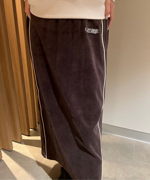 CONVERSE（コンバース）の「【CONVERSE/コンバース】 CVCベロアパイピングラインスカート（スカート・レディース・ネイビー/ブラウン/グレイッシュベージュ・M/L）」の2枚目の写真