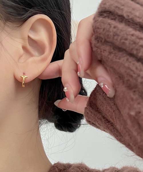 almo(アルモ)の「クロスアキリングミニフープピアス/ペア(RO)(ピアス(両耳用)・レディース・シルバー/ゴールド・FREE)」の2枚目の写真
