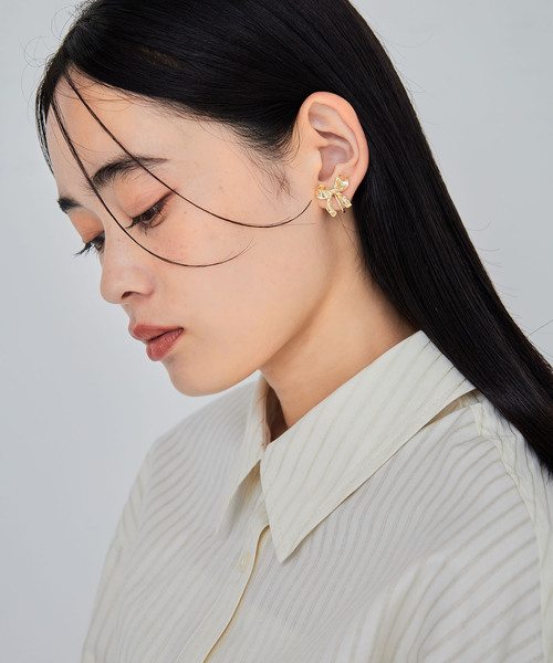 VIS(ビス)の「リボンメタルイヤリング(イヤリング・レディース・ゴールド/シルバー・FREE)」の3枚目の写真