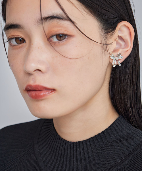 VIS(ビス)の「リボンメタルイヤリング(イヤリング・レディース・ゴールド/シルバー・FREE)」の4枚目の写真