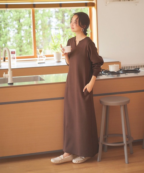 KOBE LETTUCE（コウベレタス）の「[ ぬく盛り ] 選べる丈 キーネックマキシワンピース（ワンピース・レディース・ネイビー/ピンク系/ブラウン/ブラック/ブルー・PM/M）」の10枚目の写真