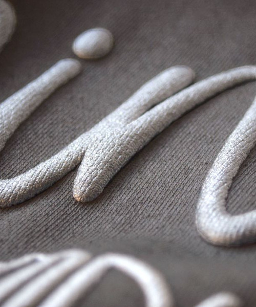 e-zakkamania stores（イーザッカマニアストアーズ）の「ぷっくり箔プリント 裏毛プルオーバー（スウェット・レディース・オフホワイト/ネイビー・フリー）」の10枚目の写真