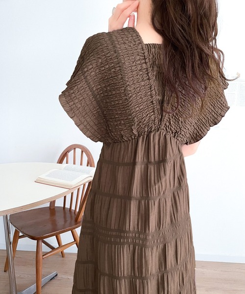 mily bilet（ミウィビレット）の「【mily bilet】さらりと着映えて、微光沢がそっと華やぐ。マジョリカプリーツギャザー使いフレアワンピース(ロング)（ワンピース・レディース・アイボリー/ブラウン/ブラック・LARGE/X-LARGE/MEDIUM/SMALL）」の21枚目の写真