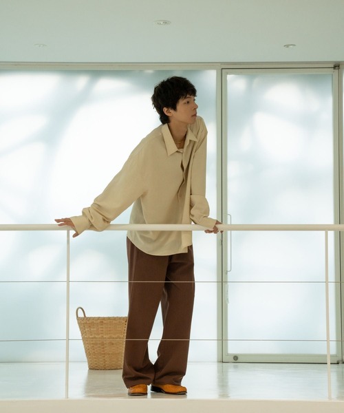 skoool(スクール)の「フレンチフロントロゴスリーブシャツ/ロングスリーブ ベーシックシルエット(シャツ/ブラウス・メンズ・ネイビー/アイボリー/ブラウン・LARGE/MEDIUM/SMALL)」の16枚目の写真