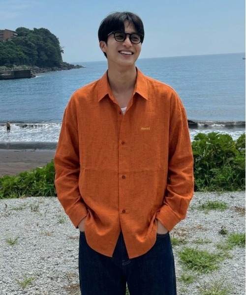 skoool(スクール)の「フレンチフロントロゴスリーブシャツ/ロングスリーブ ベーシックシルエット(シャツ/ブラウス・メンズ・ネイビー/アイボリー/ブラウン・LARGE/MEDIUM/SMALL)」の21枚目の写真
