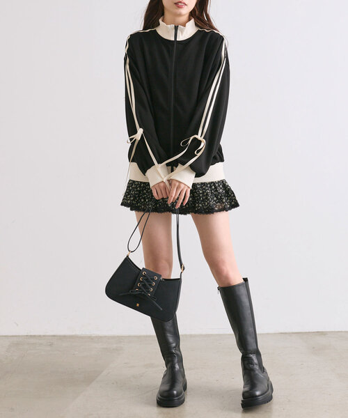 OLIVE des OLIVE(オリーブデオリーブ)の「袖リボントラックジャケット(カーディガン/ボレロ・レディース・イエロー/ブラック/オフホワイト/ネイビー・FREE)」の11枚目の写真