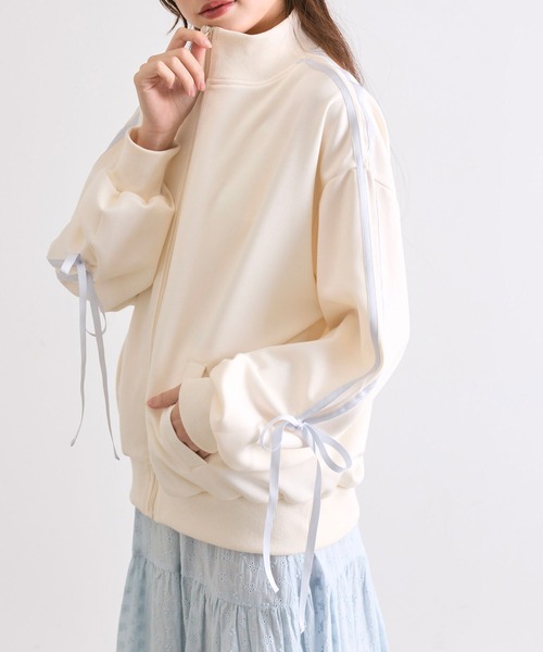 OLIVE des OLIVE(オリーブデオリーブ)の「袖リボントラックジャケット(カーディガン/ボレロ・レディース・イエロー/ブラック/オフホワイト/ネイビー・FREE)」の2枚目の写真