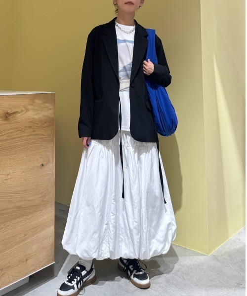 emmi（エミ）の「eco 撥水ティアードボリュームスカート（スカート・レディース・ネイビー/ライトブルー/ホワイト・0/1）」の2枚目の写真