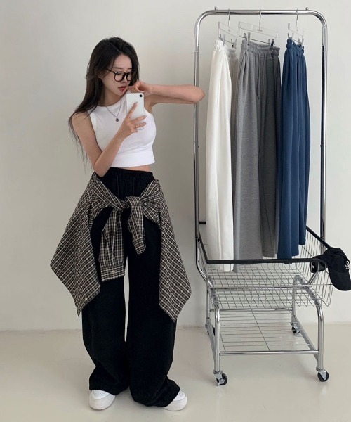 BEIDELLI（ベイデリー）の「[BELLIDE MADE] サイドフォールディングワイドトレーニングパンツ（スウェットパンツ・レディース・チャコール/ホワイト/グレー/ブラック・FREE）」の2枚目の写真