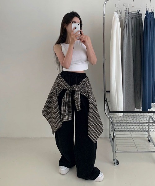 BEIDELLI（ベイデリー）の「[BELLIDE MADE] サイドフォールディングワイドトレーニングパンツ（スウェットパンツ・レディース・チャコール/ホワイト/グレー/ブラック・FREE）」の9枚目の写真