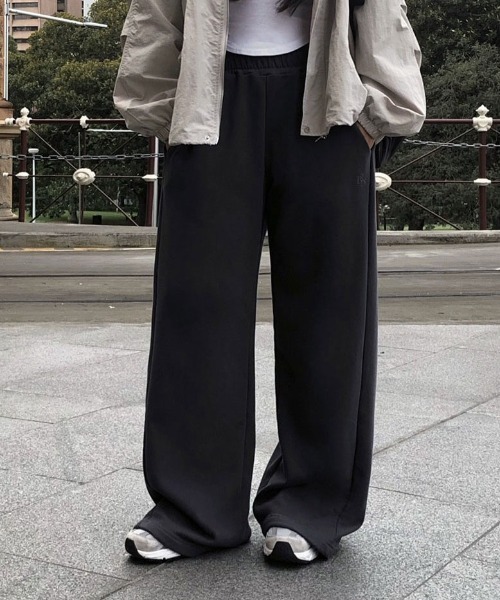 BEIDELLI（ベイデリー）の「[BELLIDE MADE] サイドフォールディングワイドトレーニングパンツ（スウェットパンツ・レディース・チャコール/ホワイト/グレー/ブラック・FREE）」の14枚目の写真