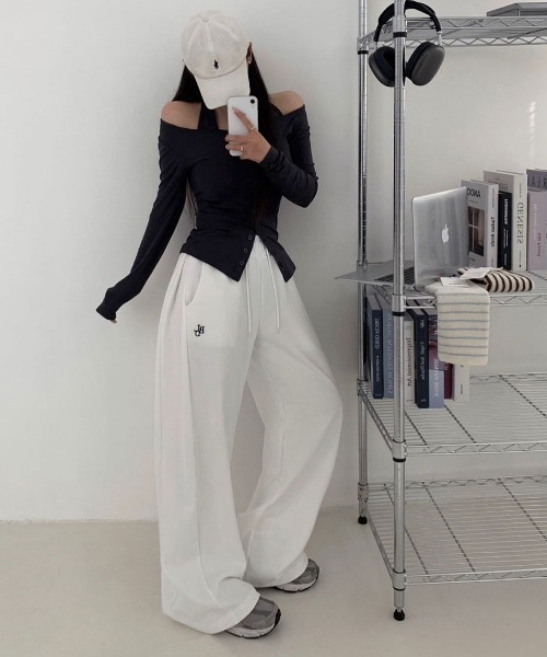 BEIDELLI（ベイデリー）の「[BELLIDE MADE] サイドフォールディングワイドトレーニングパンツ（スウェットパンツ・レディース・チャコール/ホワイト/グレー/ブラック・FREE）」の16枚目の写真
