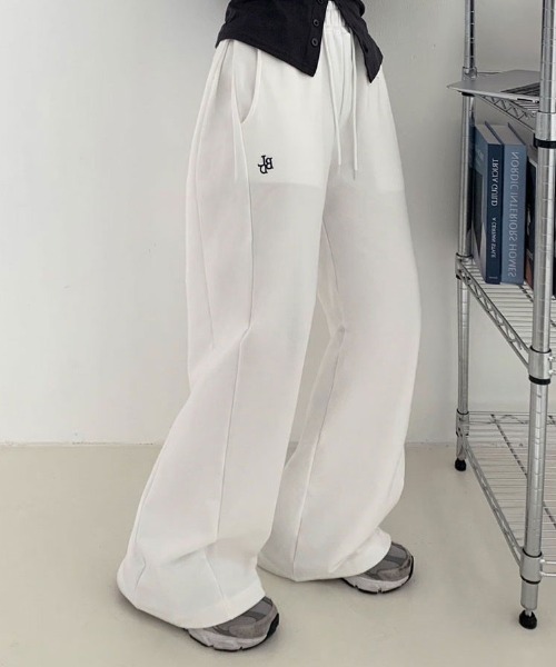 BEIDELLI（ベイデリー）の「[BELLIDE MADE] サイドフォールディングワイドトレーニングパンツ（スウェットパンツ・レディース・チャコール/ホワイト/グレー/ブラック・FREE）」の17枚目の写真
