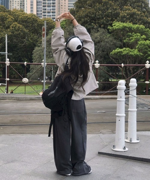 BEIDELLI（ベイデリー）の「[BELLIDE MADE] サイドフォールディングワイドトレーニングパンツ（スウェットパンツ・レディース・チャコール/ホワイト/グレー/ブラック・FREE）」の12枚目の写真