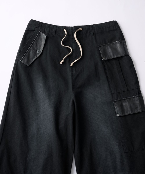 Nebula Fusion(ネビュラフュージョン)の「2Way Zipper Asymmetric Design Wide Cargo Pants /2Wayジッパー アシンメトリーデザイン ワイドカーゴパンツ(カーゴパンツ・メンズ・ブラック/カーキ・L/M)」の3枚目の写真