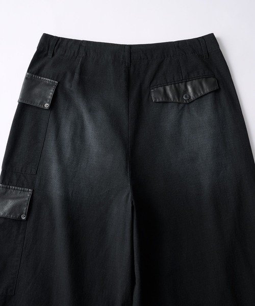 Nebula Fusion(ネビュラフュージョン)の「2Way Zipper Asymmetric Design Wide Cargo Pants /2Wayジッパー アシンメトリーデザイン ワイドカーゴパンツ(カーゴパンツ・メンズ・ブラック/カーキ・L/M)」の4枚目の写真