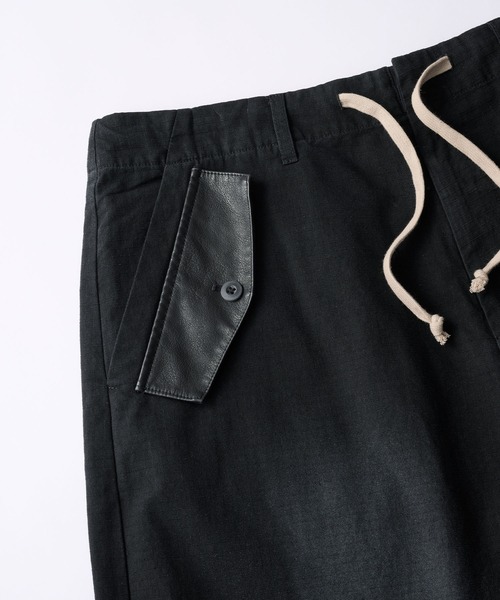 Nebula Fusion(ネビュラフュージョン)の「2Way Zipper Asymmetric Design Wide Cargo Pants /2Wayジッパー アシンメトリーデザイン ワイドカーゴパンツ(カーゴパンツ・メンズ・ブラック/カーキ・L/M)」の6枚目の写真