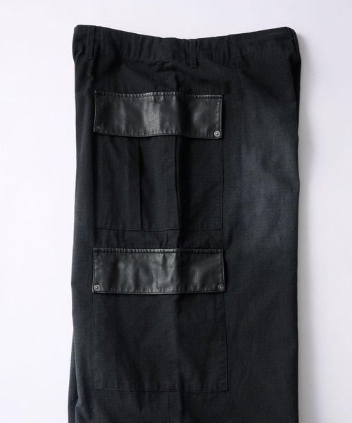 Nebula Fusion(ネビュラフュージョン)の「2Way Zipper Asymmetric Design Wide Cargo Pants /2Wayジッパー アシンメトリーデザイン ワイドカーゴパンツ(カーゴパンツ・メンズ・ブラック/カーキ・L/M)」の7枚目の写真