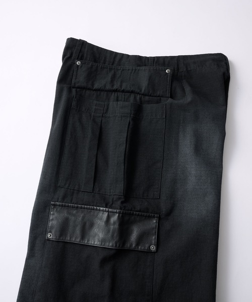 Nebula Fusion(ネビュラフュージョン)の「2Way Zipper Asymmetric Design Wide Cargo Pants /2Wayジッパー アシンメトリーデザイン ワイドカーゴパンツ(カーゴパンツ・メンズ・ブラック/カーキ・L/M)」の8枚目の写真