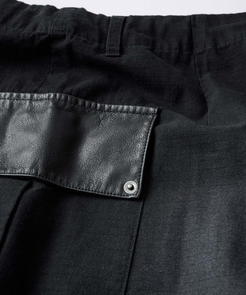 Nebula Fusion(ネビュラフュージョン)の「2Way Zipper Asymmetric Design Wide Cargo Pants /2Wayジッパー アシンメトリーデザイン ワイドカーゴパンツ(カーゴパンツ・メンズ・ブラック/カーキ・L/M)」の9枚目の写真