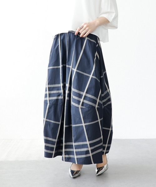 Three Four Time（ｽﾘｰﾌｫｰﾀｲﾑ）の「チェック柄メモリースカート　別注（スカート・レディース・ベージュ/ネイビー・FREE）」の2枚目の写真