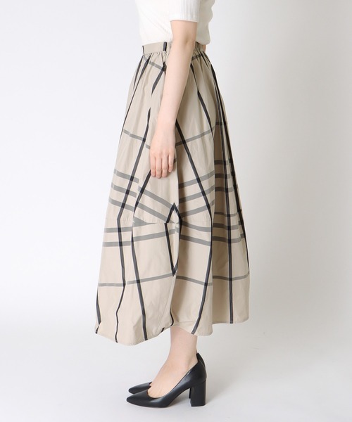 Three Four Time（ｽﾘｰﾌｫｰﾀｲﾑ）の「チェック柄メモリースカート　別注（スカート・レディース・ベージュ/ネイビー・FREE）」の5枚目の写真