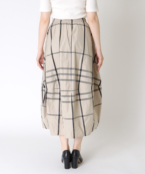 Three Four Time（ｽﾘｰﾌｫｰﾀｲﾑ）の「チェック柄メモリースカート　別注（スカート・レディース・ベージュ/ネイビー・FREE）」の4枚目の写真