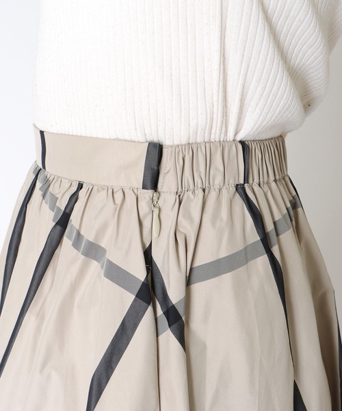 Three Four Time（ｽﾘｰﾌｫｰﾀｲﾑ）の「チェック柄メモリースカート　別注（スカート・レディース・ベージュ/ネイビー・FREE）」の16枚目の写真