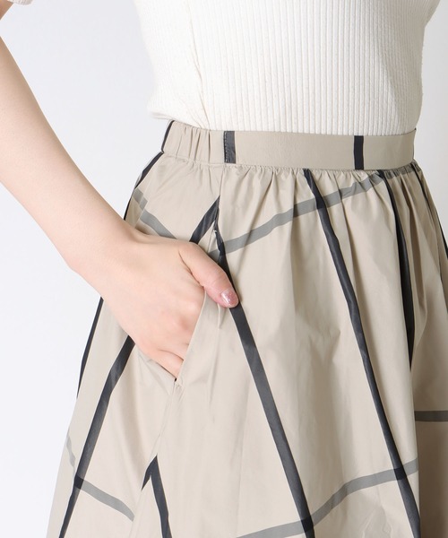 Three Four Time（ｽﾘｰﾌｫｰﾀｲﾑ）の「チェック柄メモリースカート　別注（スカート・レディース・ベージュ/ネイビー・FREE）」の15枚目の写真