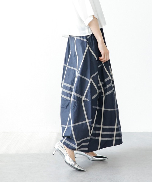 Three Four Time（ｽﾘｰﾌｫｰﾀｲﾑ）の「チェック柄メモリースカート　別注（スカート・レディース・ベージュ/ネイビー・FREE）」の18枚目の写真