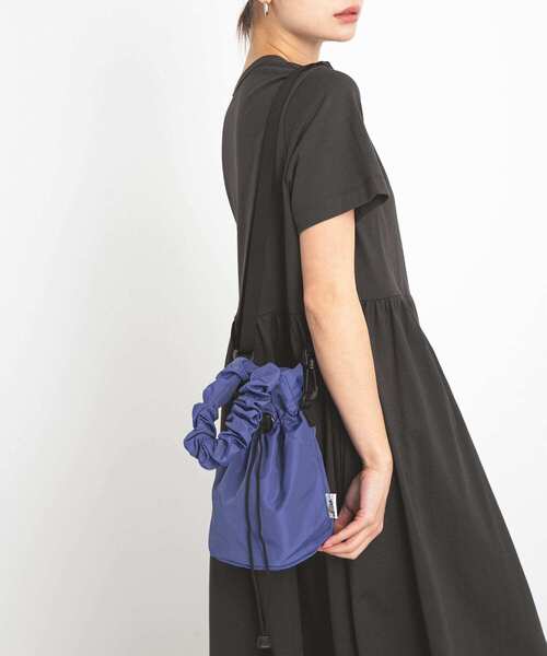 Drifter（ドリフター）の「DRIFTER　ギャザーハンドルポーチバッグ（ショルダーバッグ・レディース・ブルー/ブラック・ONE）」の2枚目の写真